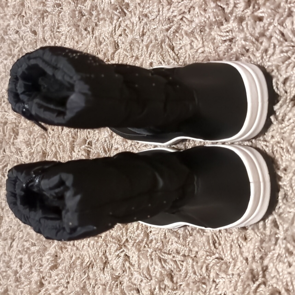 Adorababy Black Snow Boots - Picture 7 of 7